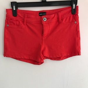 Coral stretchy shorts, size large